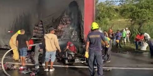 ¡Fuerte susto! Camión que transportaba Coca-Cola se incendió en la Troncal de Occidente