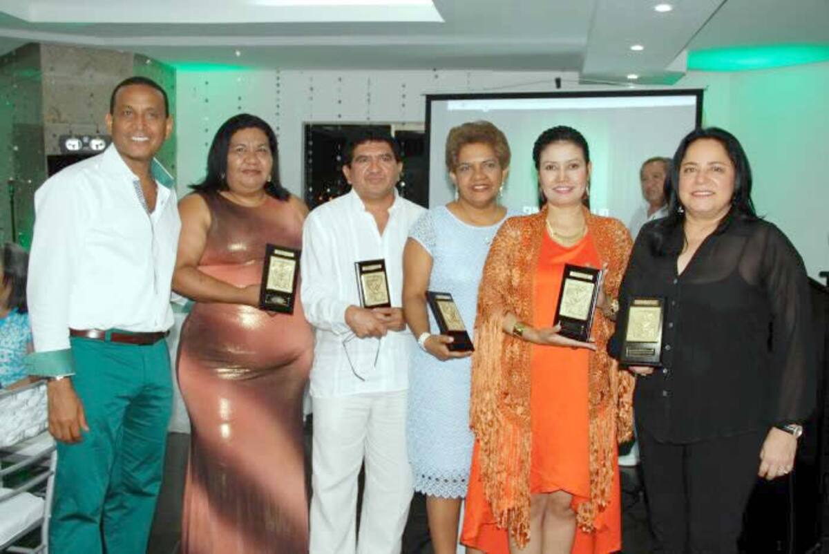 Héctor Varela, Piedad Canchán, Carlos Barreto, Elith Zúñiga, Rosa Meza y Josefina Quintero.