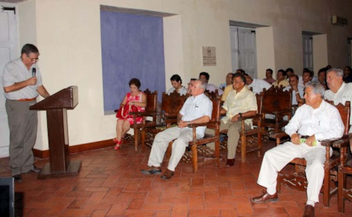 Horacio Del Castillo Restrepo, durante su intervención en la reunión de ganaderos en el Sena de la Plaza de la Aduana. ZENIA VALDELAMAR/ EL UNIVERSAL