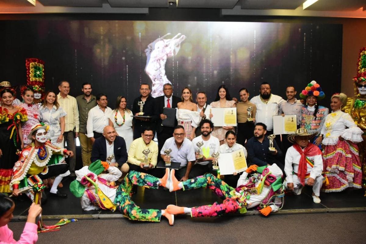 Estos fueron los ganadores del premio de periodismo Ernesto McCausland 2024