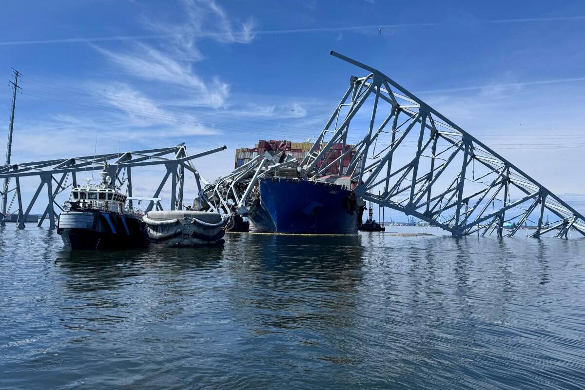 Preparan canal alterno para puerto de Baltimore tras puente derrumbado