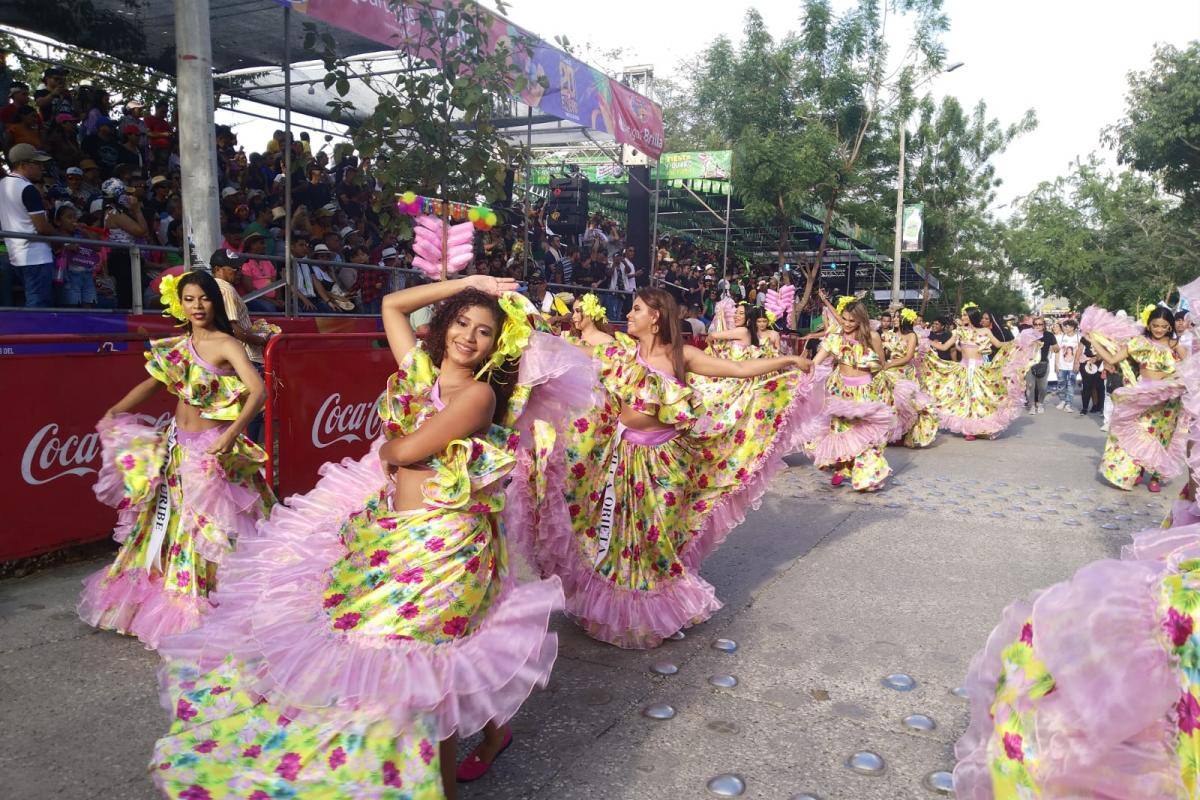 Con fandango y otros ritmos se calientan fiestas enerinas