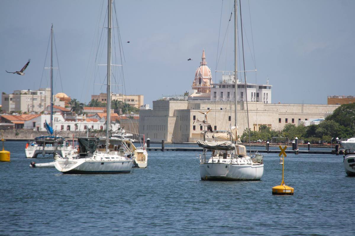 ¿Por qué está saliendo el sol tan tarde en Cartagena?