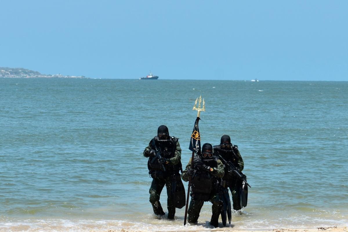 ¡Sobreviviendo en el agua! El intenso curso de combate de la Escuela Naval