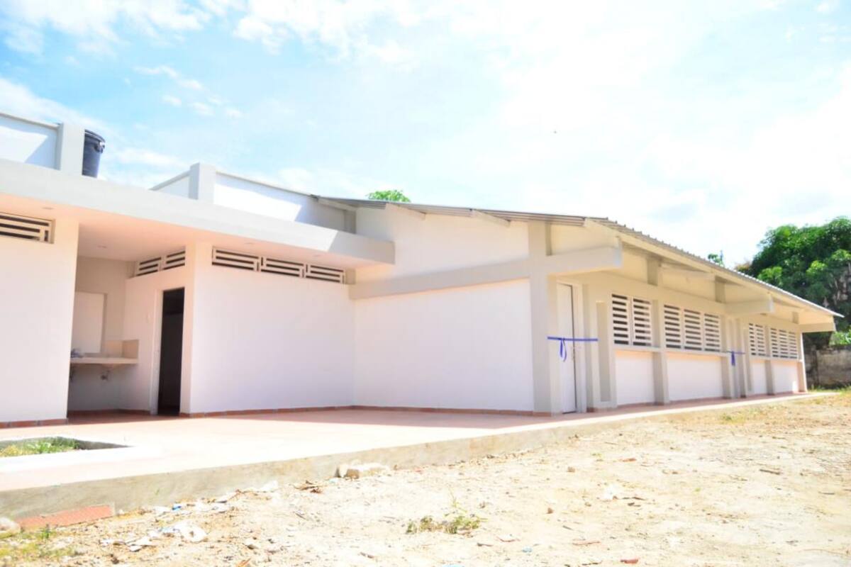 Dan aulas y batería sanitaria a colegio de San Fernando