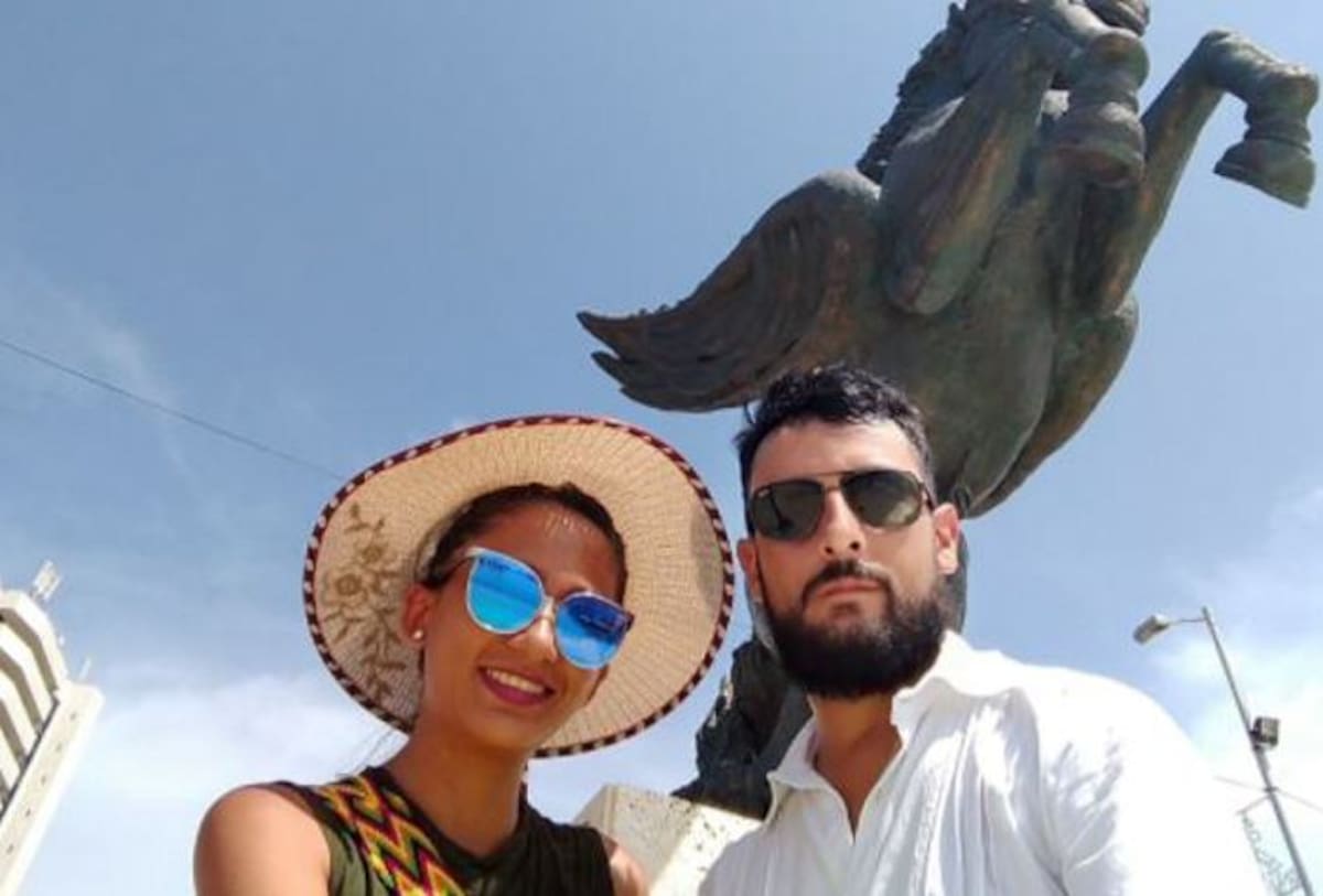 Gustavo Rugeles y su novia, Marcela González en Cartagena. Twitter.