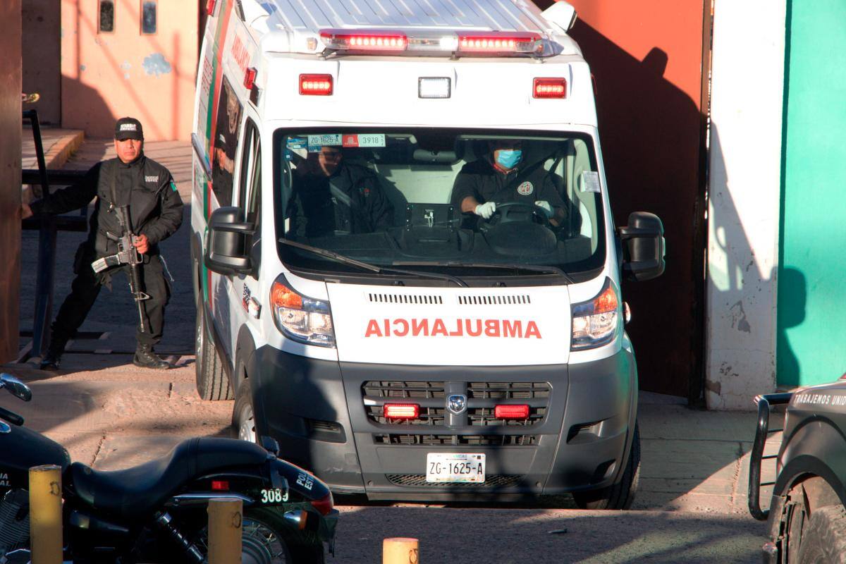 Abandonan camioneta con 10 cuerpos en plaza de ciudad mexicana de Zacatecas