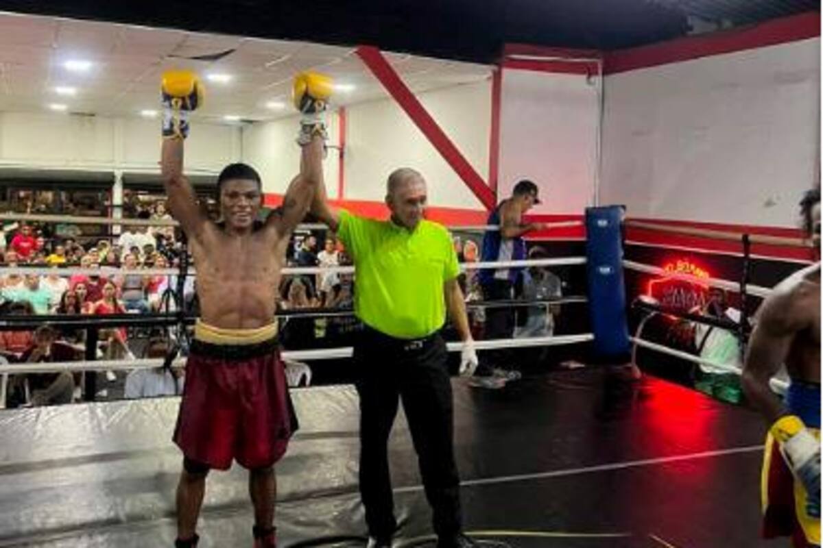 ‘La Roca’ Barrios salió airoso en la cartelera boxística en el Gimnasio Boxing Club
