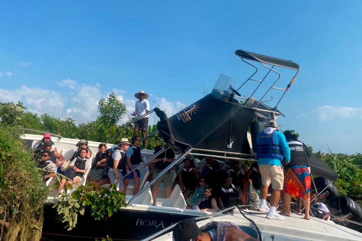 Emergencia: lancha con 50 turistas fue a parar a los manglares