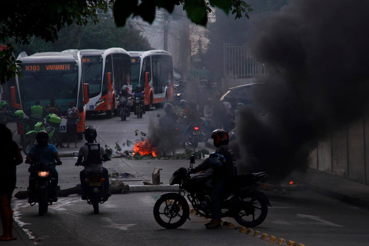 Los habitantes de la avenida El Consulado protestaron por la falta de energía en un día no programado. // Archivo