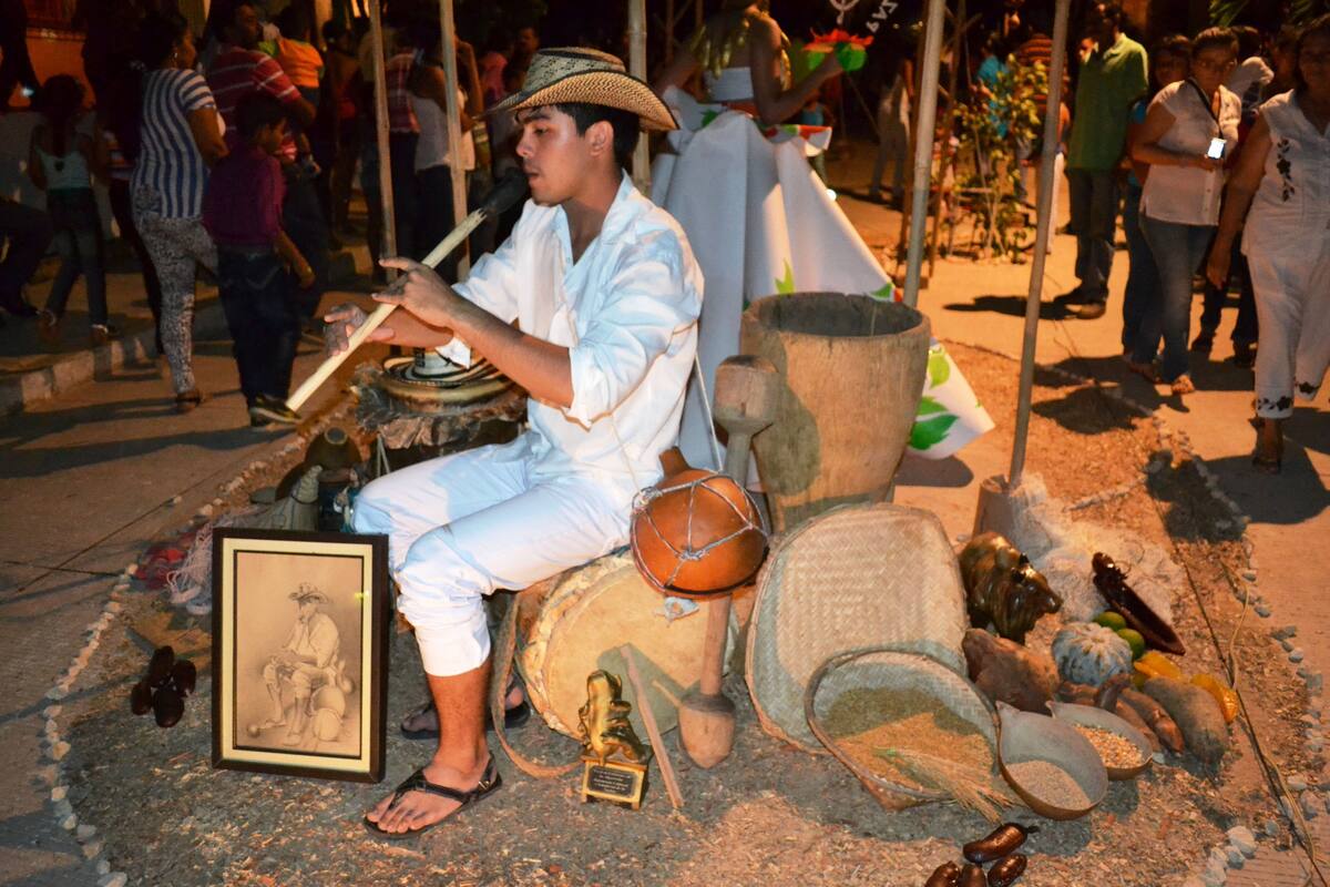 La música de gaita y la cultura en general fue recreada a través de un Cuadro Vivo en las calles de Galeras.