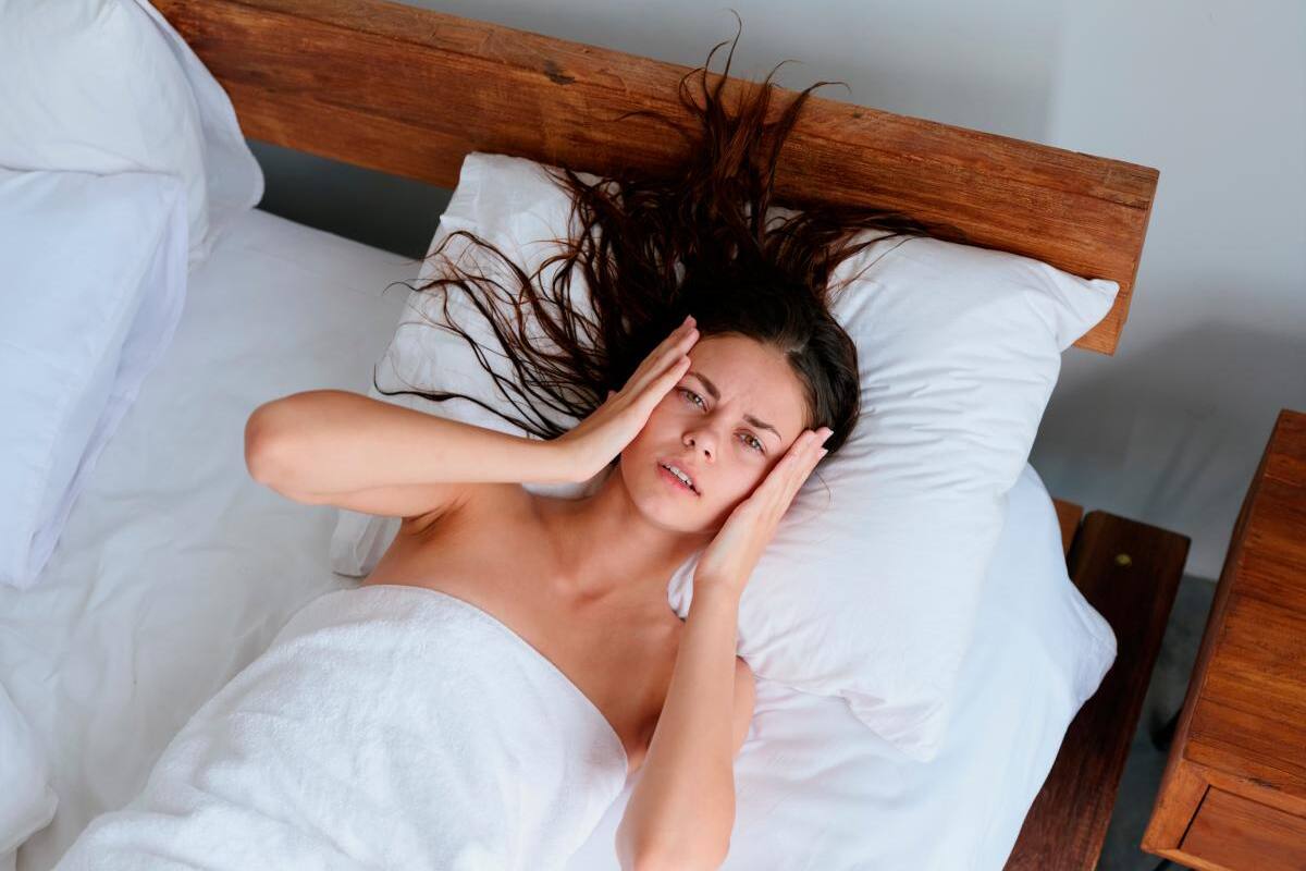¿Dormir con el pelo mojado es malo?: la verdad detrás de este mito capilar