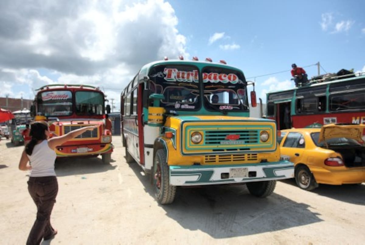 Los buses de Turbaco y Arjona llegan hasta inmediaciones de la urbanización El Rodeo, donde se desembarcan todos los pasajeros de estos municipios archivo