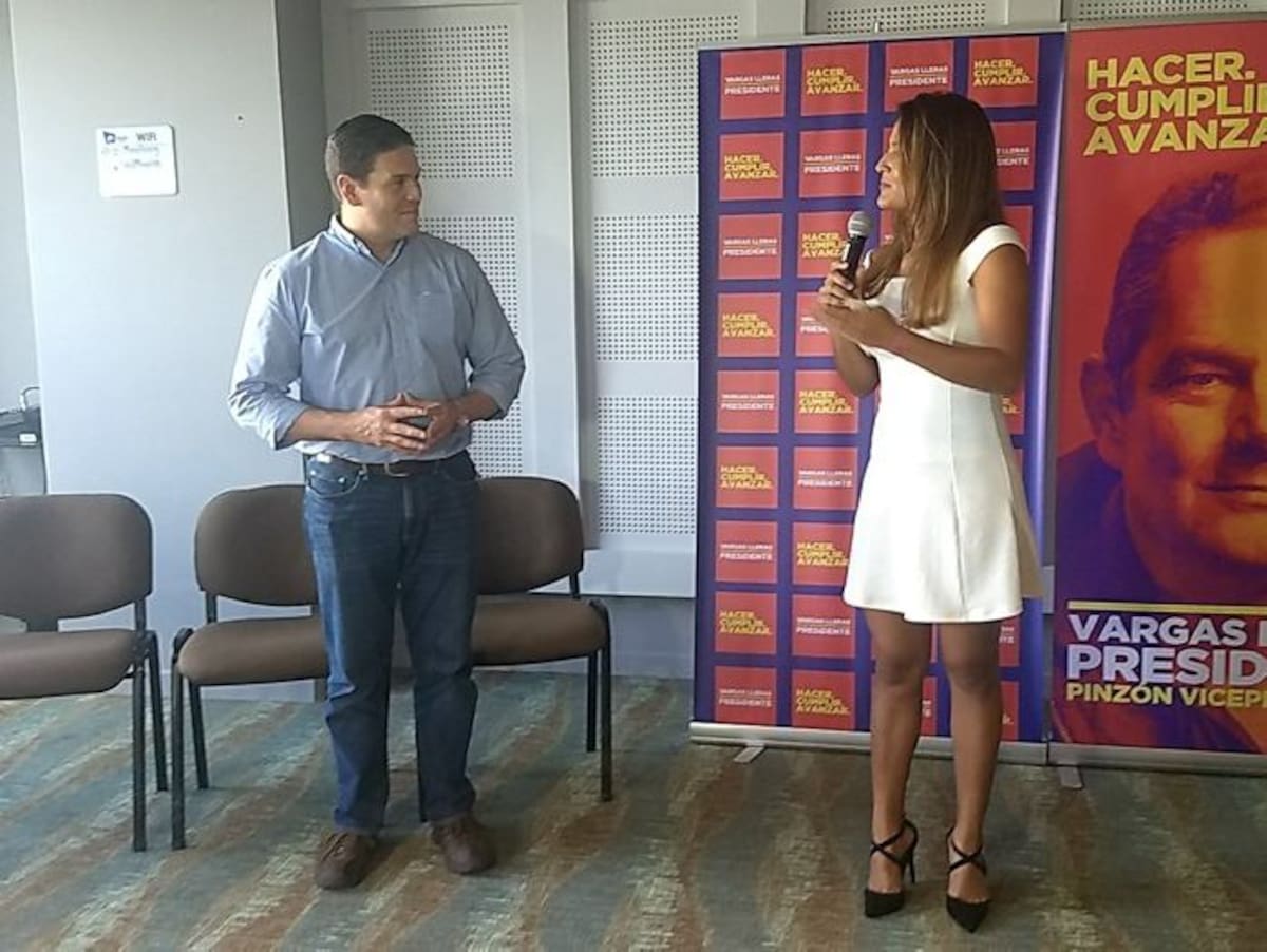 Juan Carlos Pinzón en rueda de prensa en Montería.