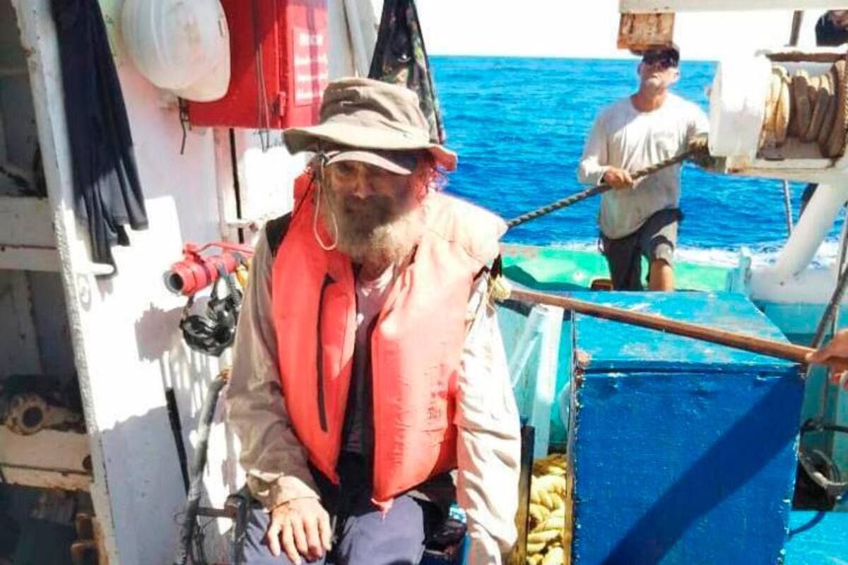 Así sobrevivieron hombre y su perrita en naufragio durante casi 3 meses