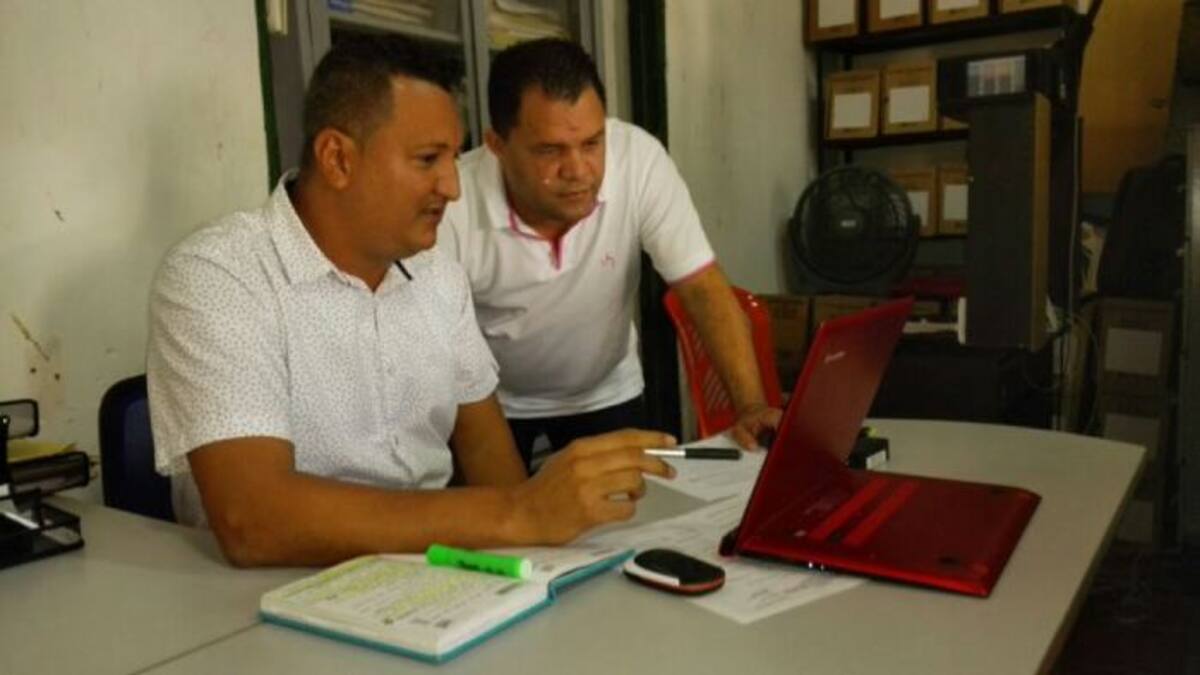 Raibert López Gómez y Leonardo Cabarcas destacaron las bondades del proyecto que mejorará la seguridad de Turbaco. Samuel Álvarez Beleño/ El Universal