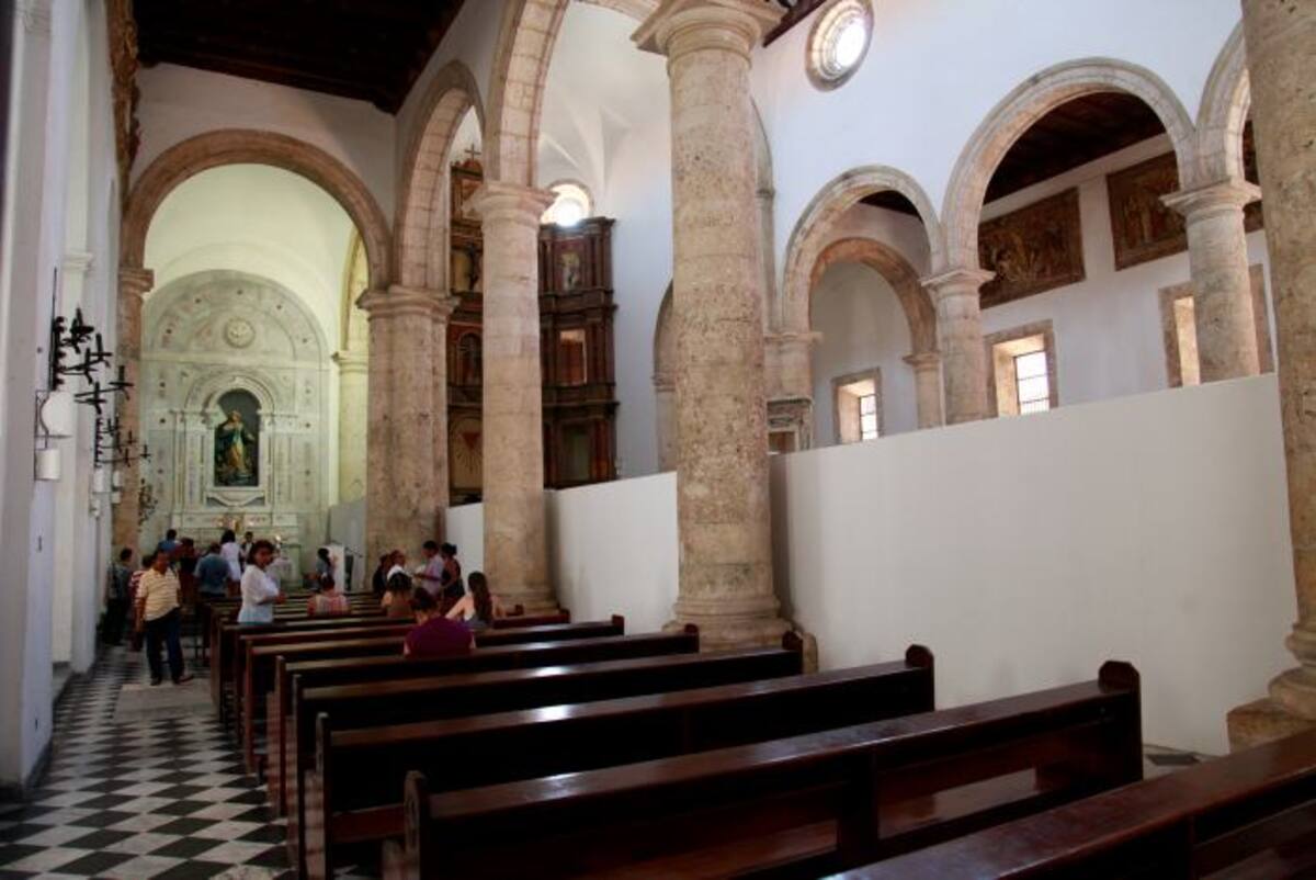 En la Catedral Santa Catalina de Alejandría se hicieron dos encerramientos internos que ocupan más de la mitad del salón principal del templo, luego de la repentina caída de un área del techo. AROLDO MESTRE