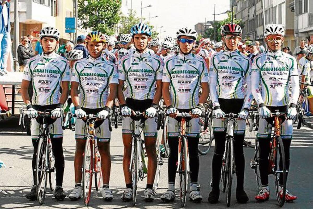 Joan Colón, John Pérez, Kevin Alvarado, Jorge Villalba, Jhan Carlos Sierra y Luis Gallo, pedalistas sucreños en la Vuelta del Porvenir 2012. Cortesía.