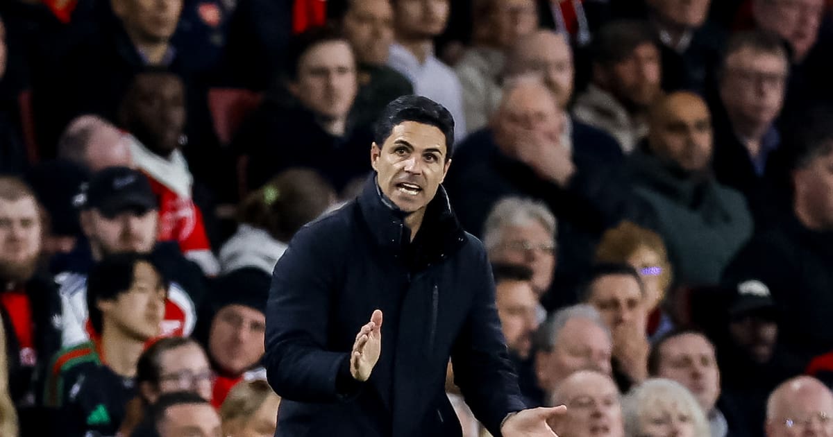 Video: Fan begs Mikel Arteta for an autograph and he ignores him