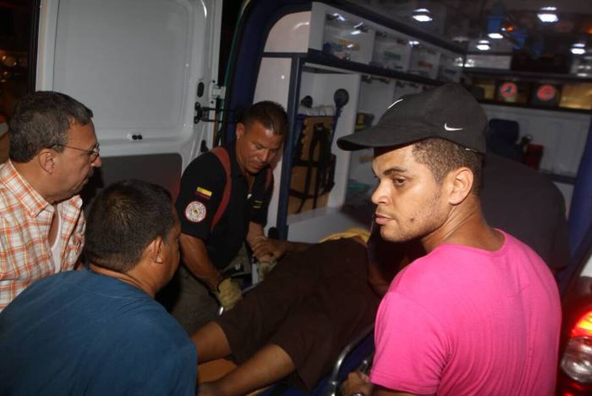 Lisbeth Alvarez de 60 años natural de Cartagena quien quedó atrapada en uno de los vehículos y necesitó ayuda del cuerpo de Bomberos para ser socorrida El Universal