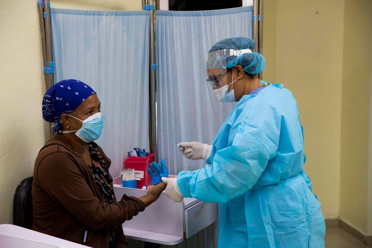 Contrato de pruebas rápidas será investigado por la Contraloría General