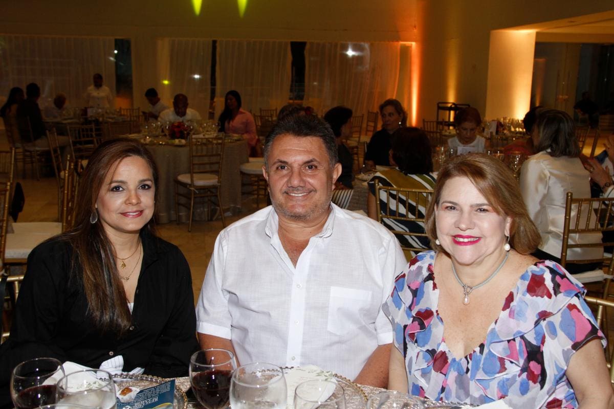 María Eugenia Delgado, Alberto Fayad y Anabela Lemetre de Fayad.