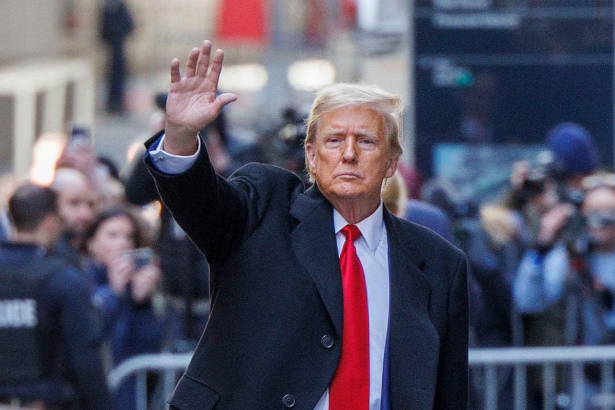 ¿Por qué Donald Trump está vendiendo Biblias en Semana Santa?