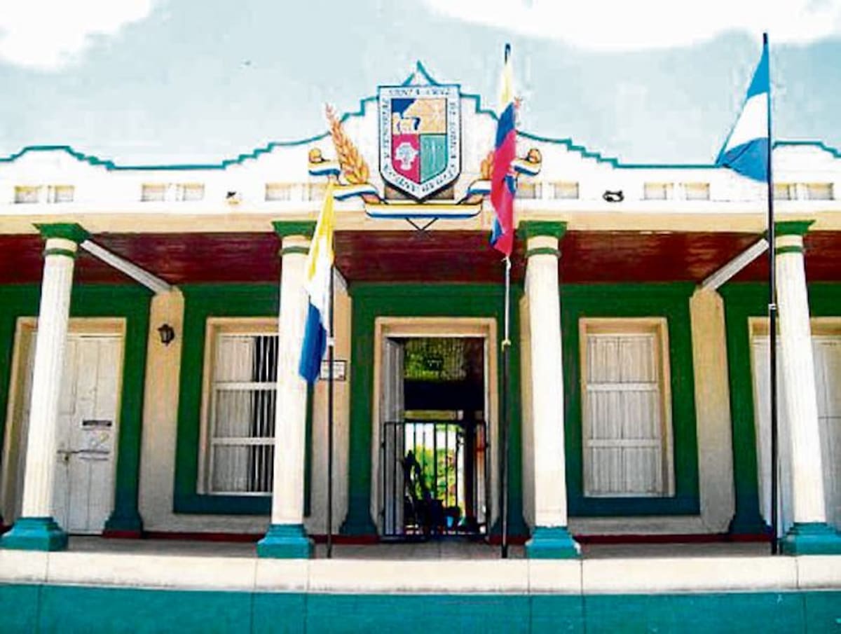 El carrusel de estafas se trasladó a la Secretaría de Educación de Lorica.