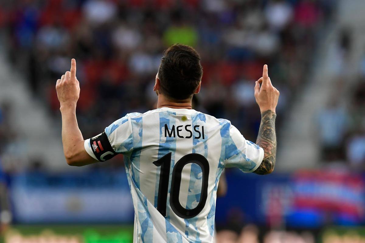 Messi hace historia: cinco goles con la Albiceleste