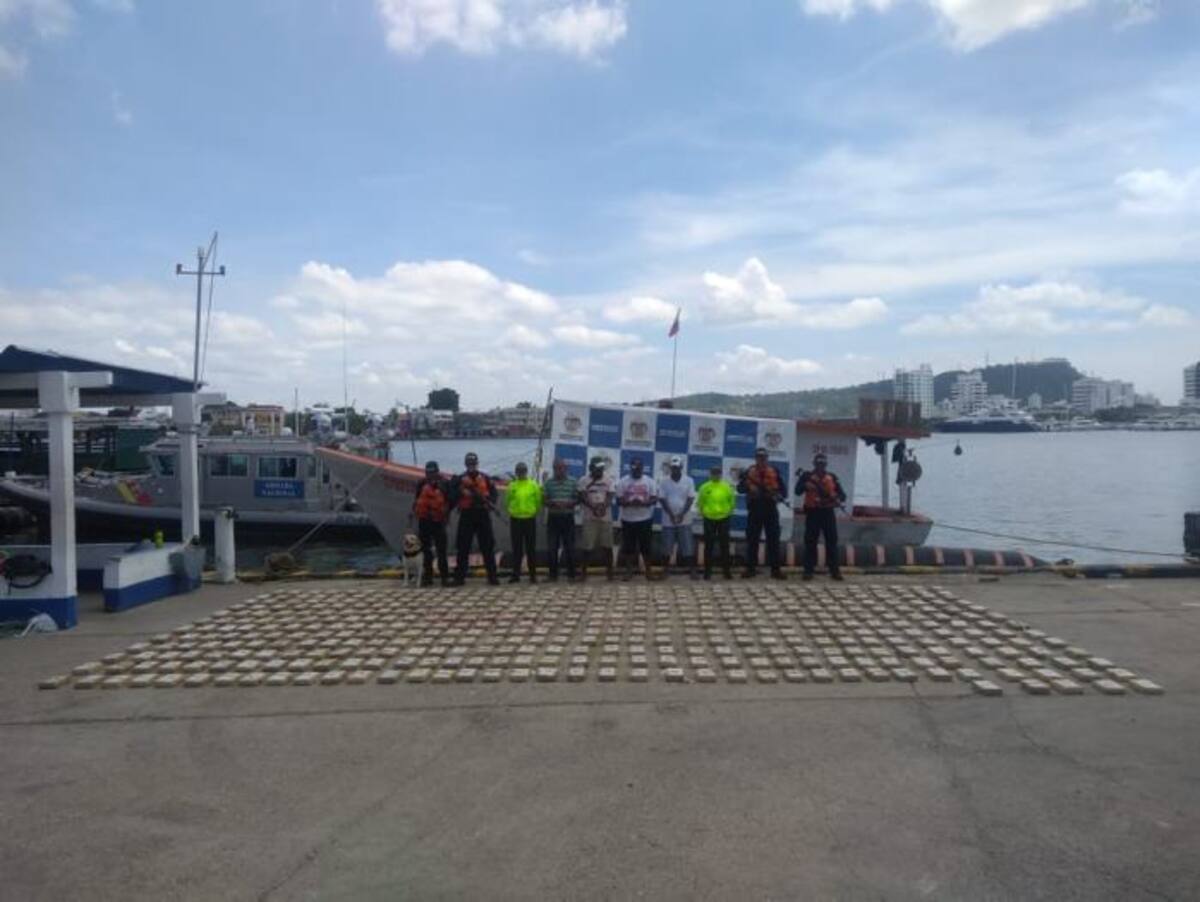 El material incautado junto a los capturados fueron puestos a disposición de las autoridades competentes. Cortesía
