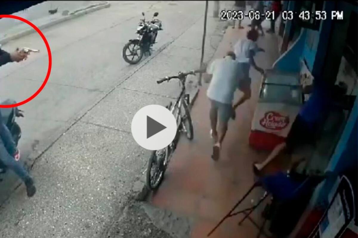 En videos, el ataque a bala de un sicario contra ‘el Alcalde’ en una tienda