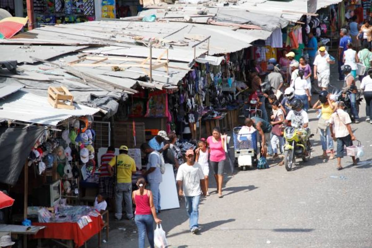 Diferentes locales asentados en Bazurto generan contaminación ambiental al sector. Oscar Diaz Acosta El Universal