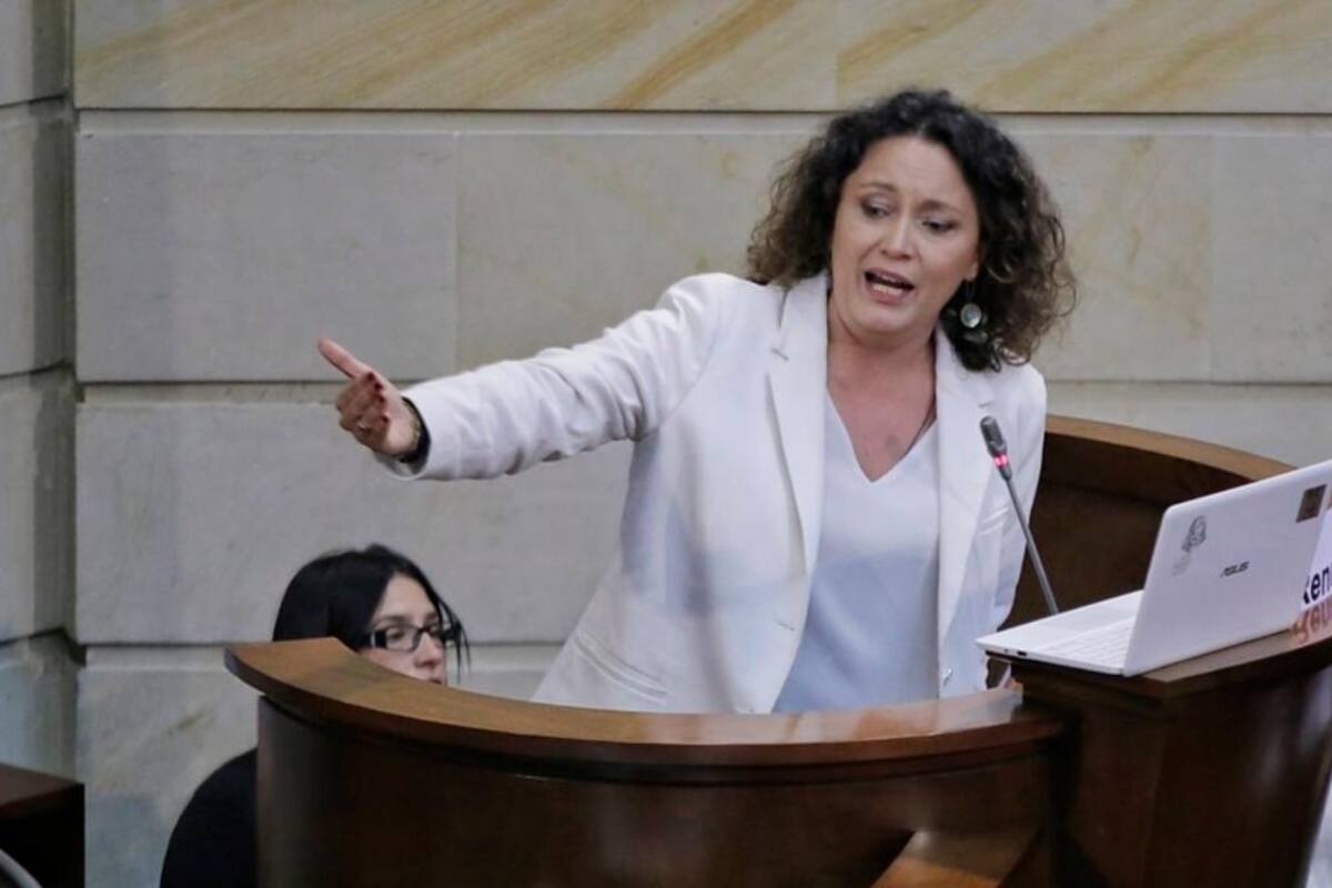 “Concejales de Cartagena están al servicio de una mafia”: Angélica Lozano
