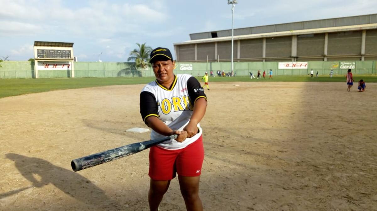 Claudia León sigue bateando de hit en el sóftbol femenino. Cortesía