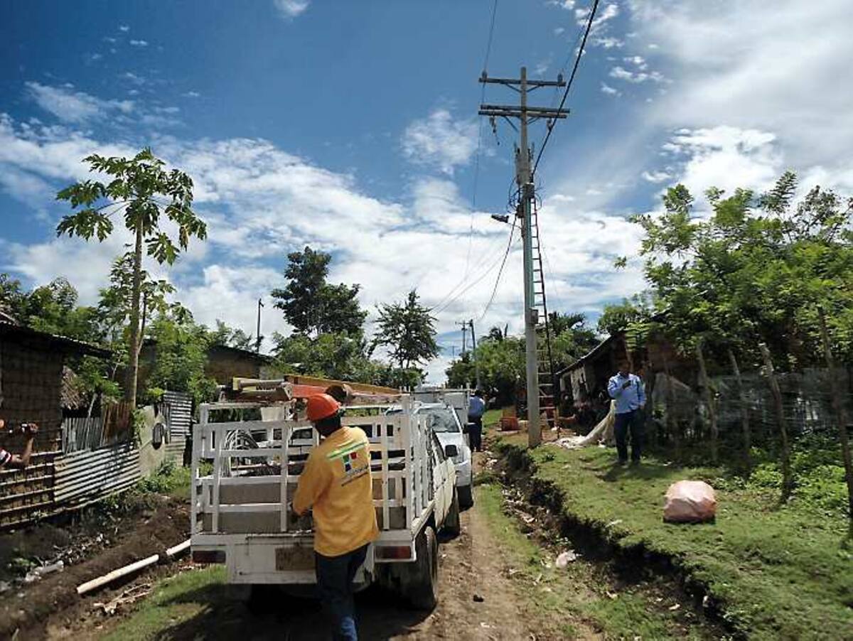 Después de un convenio de pago con el Municipio, Energía Social instaló el transformador en La Paz. Lila Leyva - Corresponsal El Universal -