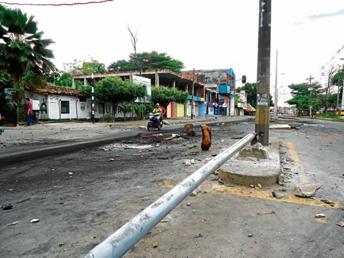 Paro minero en Caucasia tiene a Córdoba desabastecida e incomunicada.