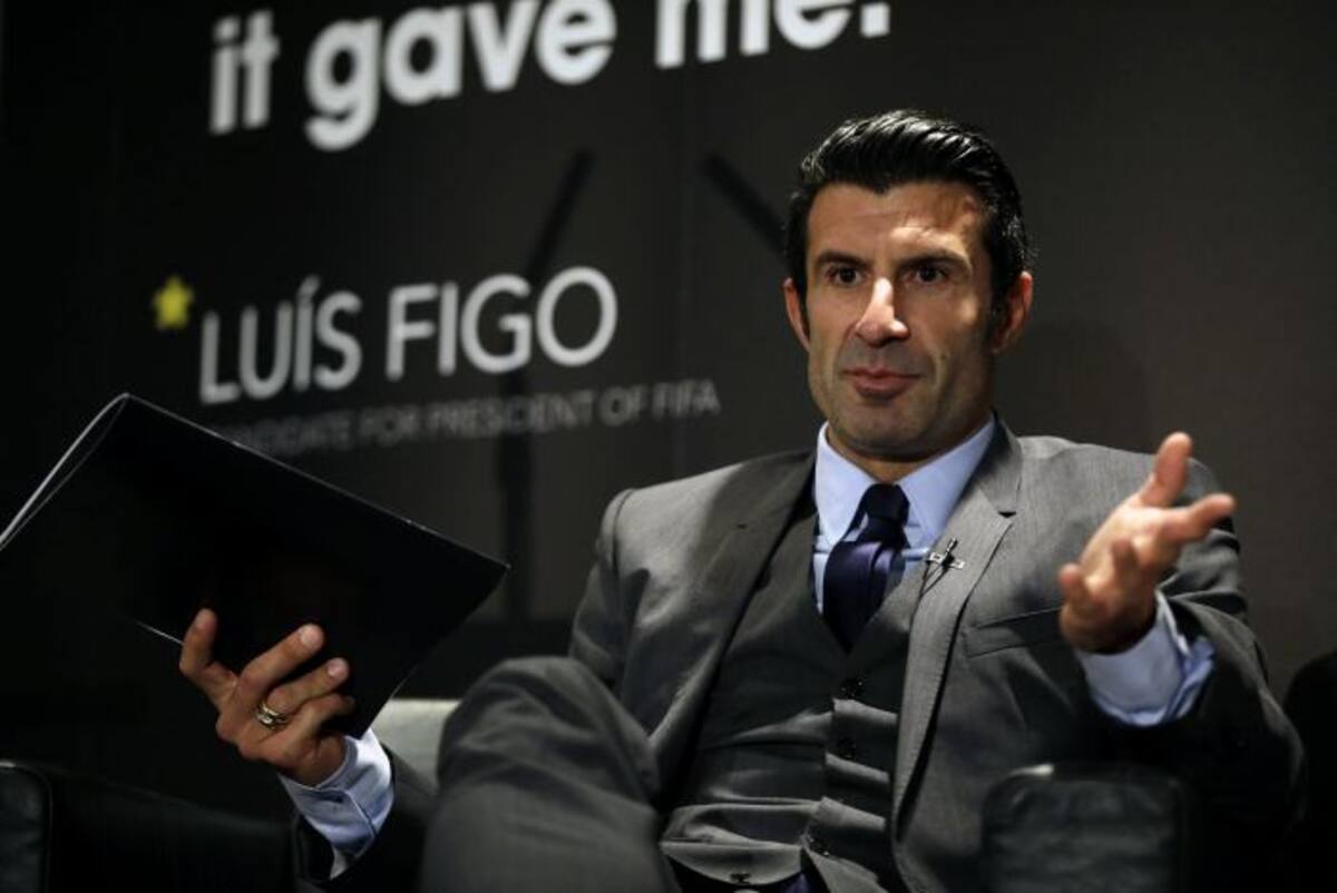 Luis Figo anunció su retiro de los candidatos a la presidencia de la FIFA. AP Matt Dunham