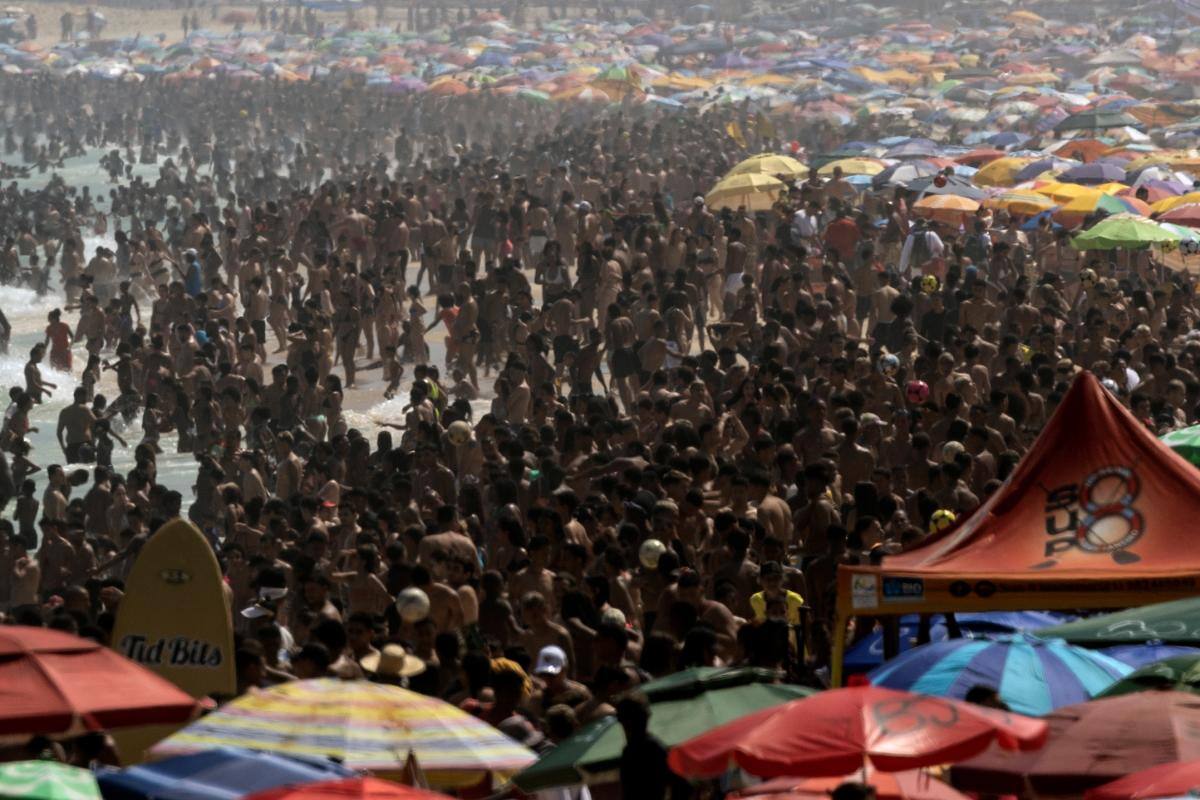 ¡A reventar! Así están las playas en Río de Janeiro por ola de calor en Brasil