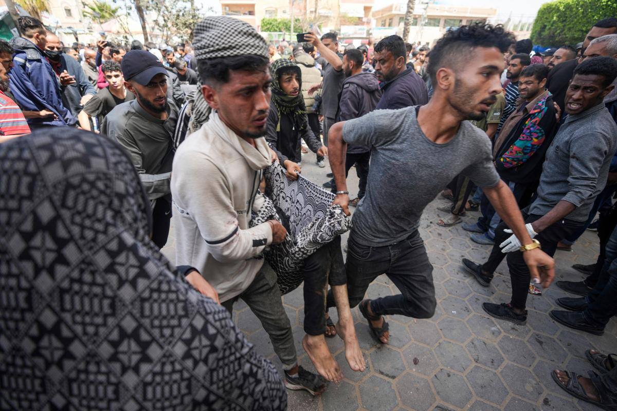 Mueren dos palestinos en ataque aéreo israelí sobre hospital de Gaza