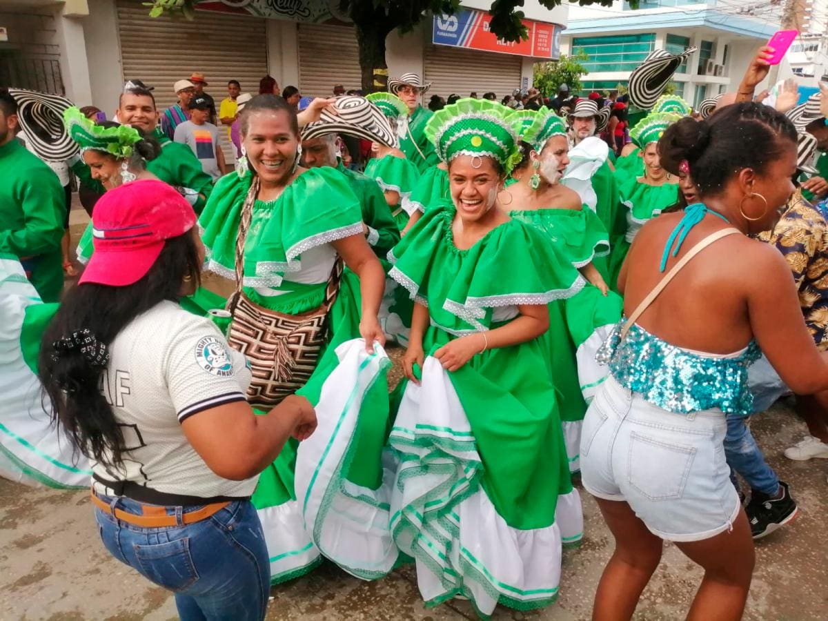 Las personas disfrutaron al ritmo de los tambores. // Foto: Óscar Díaz - El Universal.