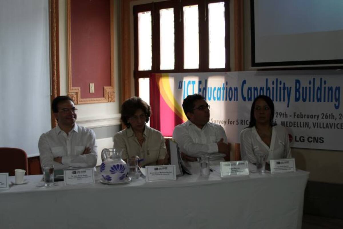Luis David Prieto Martínez, Rector de la Universidad Tecnológica de Bolívar; Patricia Martínez, viceministra de educación para la educación superior; Edgar Alarcón, director del Centro de Tecnologías de la Información y Comunicaciones de la Universidad de Cartagena y Arleth Saurith, jefe de Inovación Educativa del Ministerio de Educación. Erica Otero Brito / El Universal