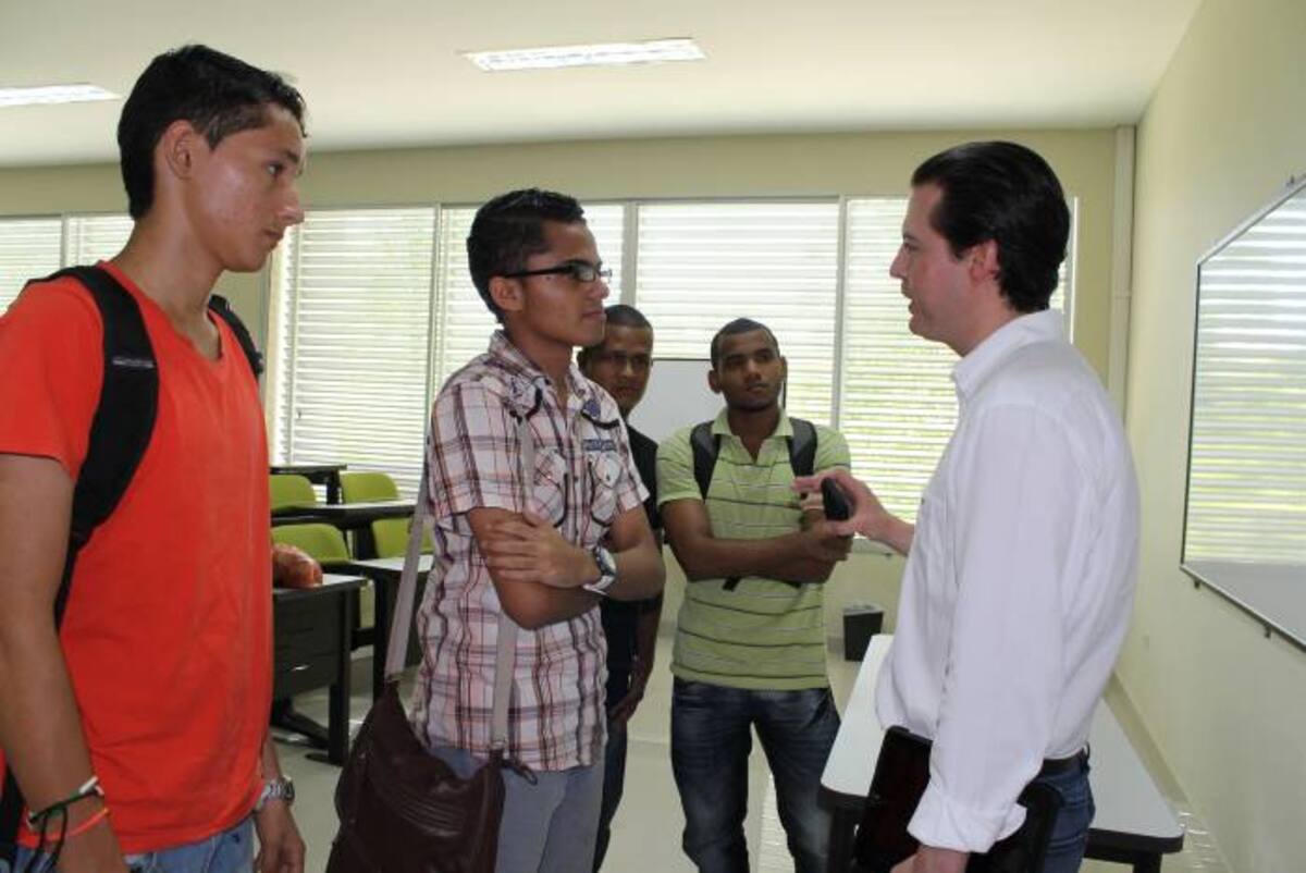 El senador Juan Manuel Galán estuvo en la UTB conversando con estudiantes. cortesía