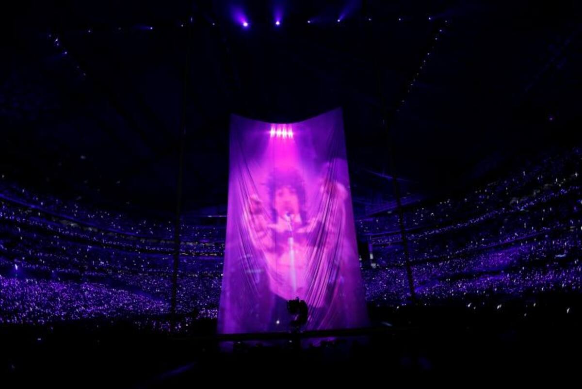Holograma de Prince durante la presentación de Justin Timberlake en el show del medio tiempo en el Super Bowl. EFE JUSTIN LANE