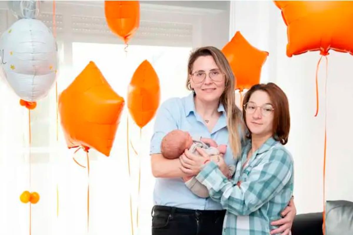 ¡Sin precedentes! Nace el primer bebé gestado en los vientres de sus dos madres