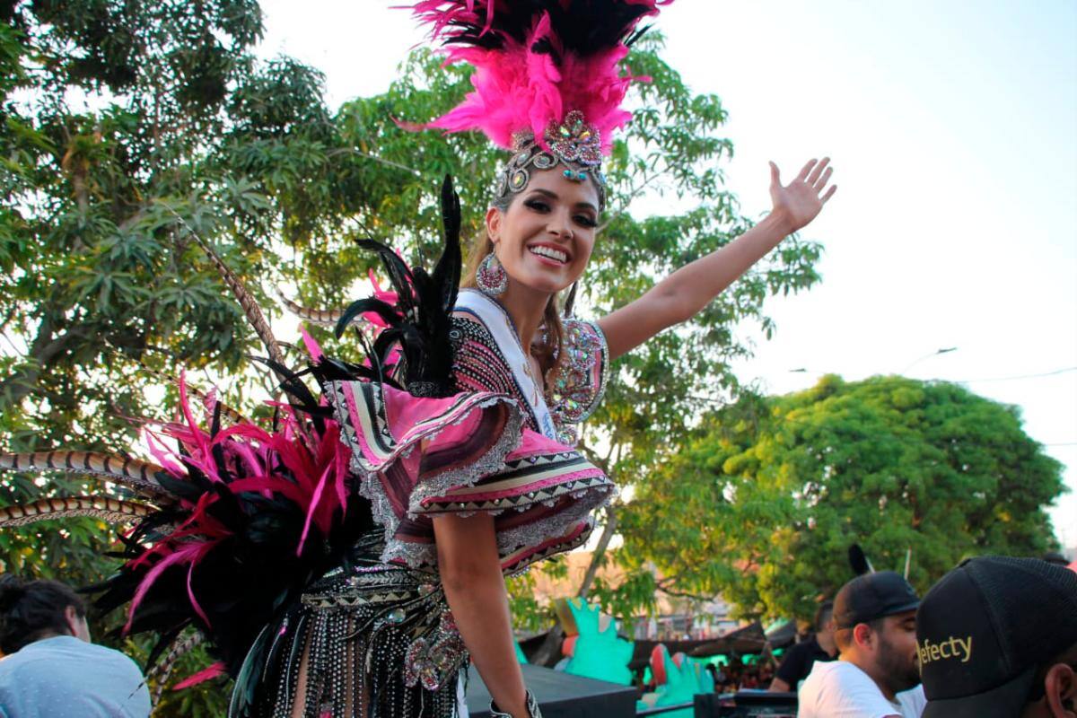 Valeria Morales Delgado, actual Señorita Colombia, se robó la mirada del publico que se gozó el Desfile de Carroza. // Manuel Santiago Pérez.