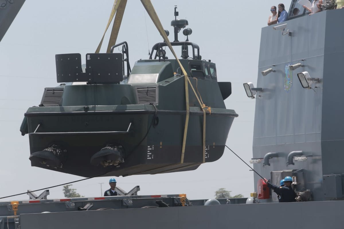 Esta es la primera vez que un buque de la Armada Nacional de las dimensiones de un Buque de Desembarco Anfibio surca aguas fluviales en el Caribe. //Cortesía.
