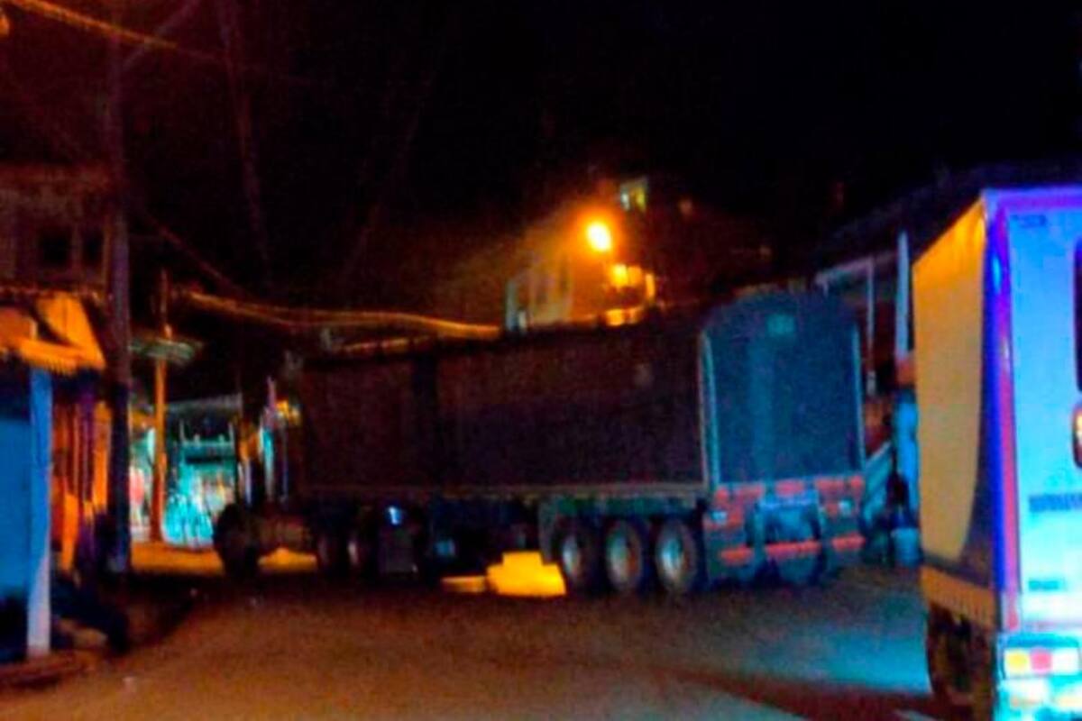 Puerto Valdivia: tractomula bloquea la vía hacia la Costa Atlántica