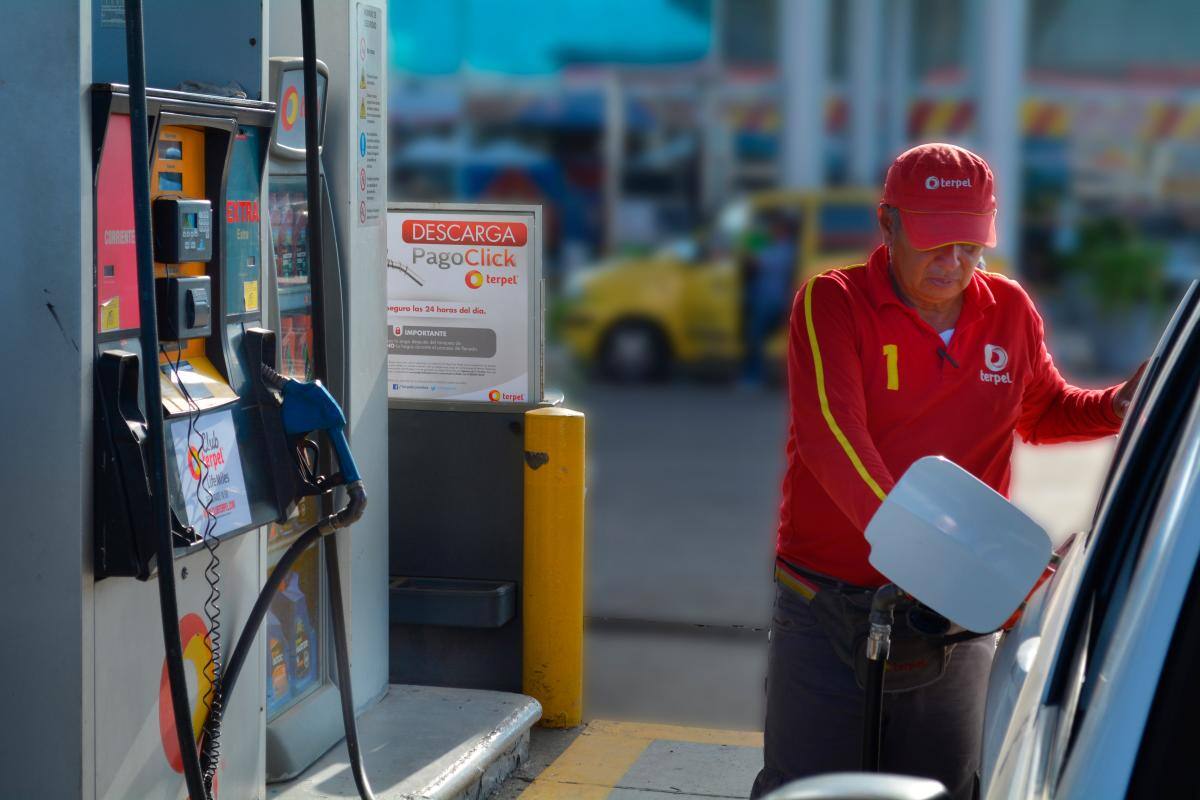 Gasolina extra o corriente: el dilema entre eficiencia y economía