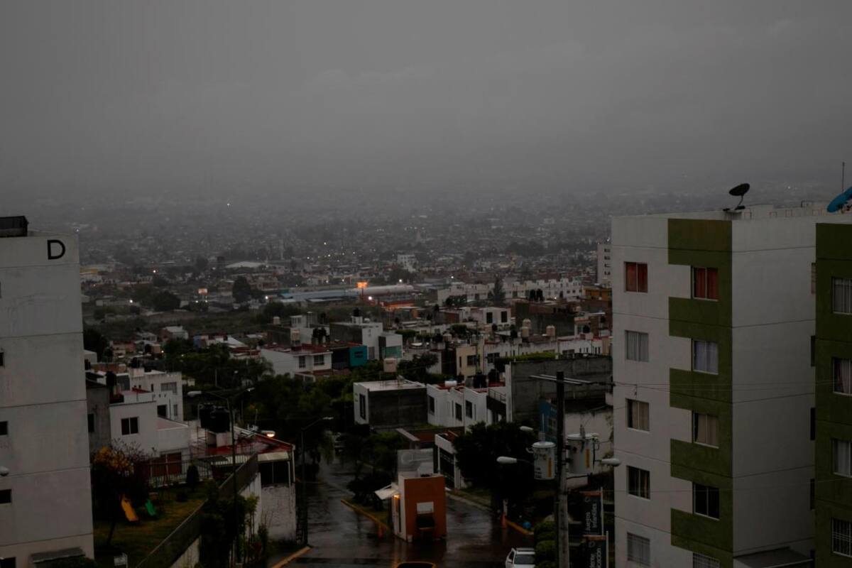 El huracán Rick toca tierra en el estado mexicano de Guerrero