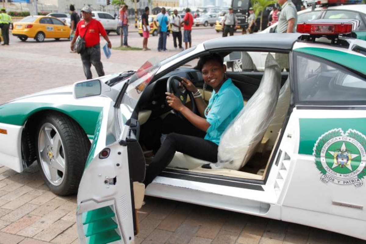Autos especiales y motocicletas no podían faltar. Los visitantes tienen la opción de abordarlos y tomarse fotografías. Óscar Díaz